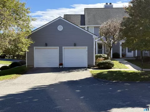 2 Chelsea Rd #2, Glastonbury, CT 06073