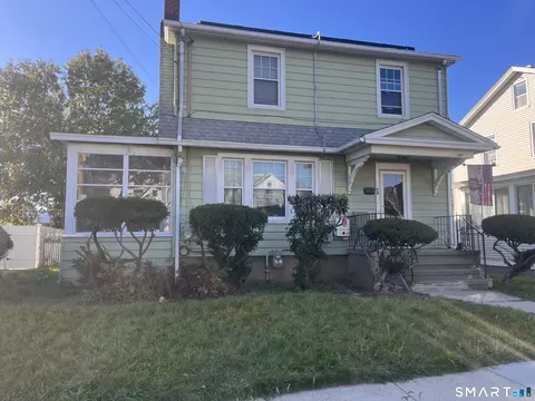 47 Yale St, Stratford, CT 06615