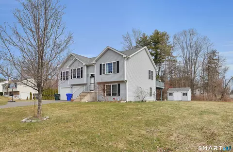 8 Callahan Ln, East Hartford, CT 06118