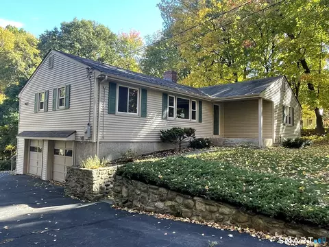 102 Day St, Granby, CT 06035