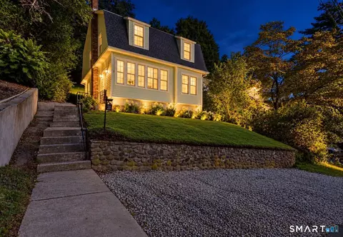 33 Monroe St, Shelton, CT 06484