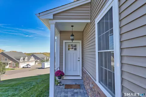 49 Brookview Cir #49, Bristol, CT 06010