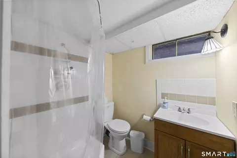 Bath - 41 Sunnyview Dr, Suffield, CT 06078 photo 4 of 4