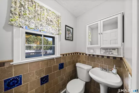 Bath - 41 Sunnyview Dr, Suffield, CT 06078 photo 1 of 4