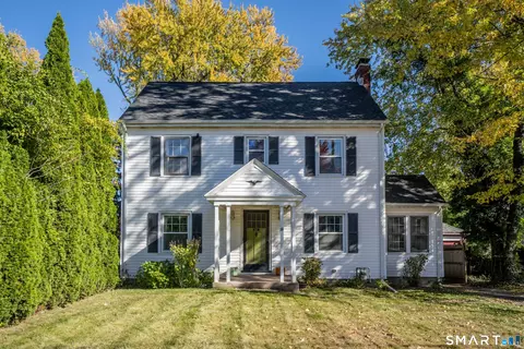 74 Arnoldale Rd, West Hartford, CT 06119