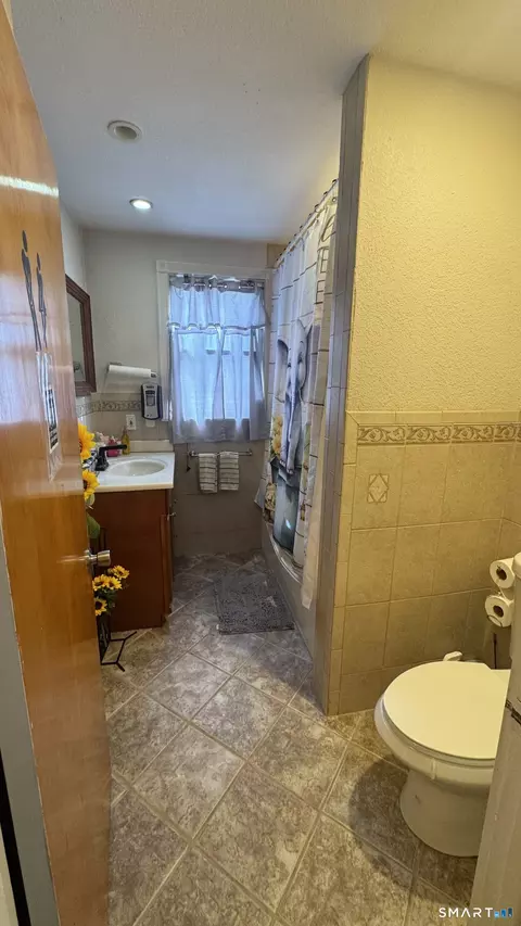 Bath - Undisclosed, Hamden, CT 06514 photo 1 of 2