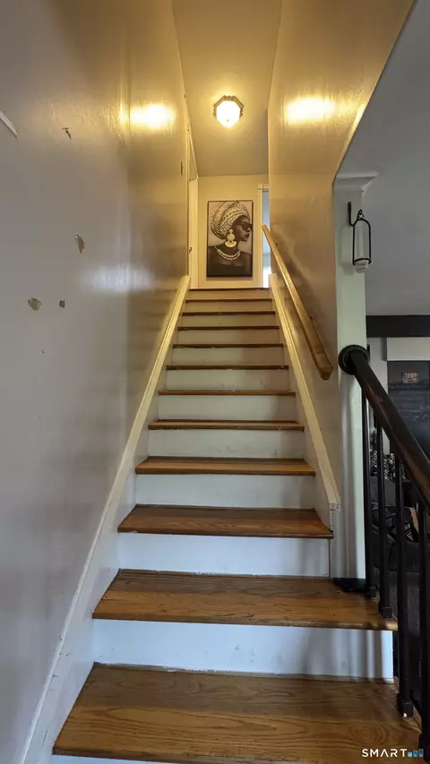 Entry Way - Undisclosed, Hamden, CT 06514 photo 4 of 5