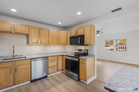 Kitchen - 70 Circle Dr, Wallingford, CT 06492 photo 2 of 5