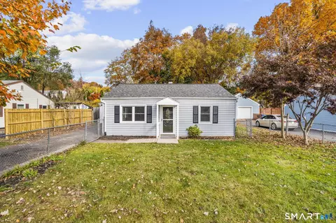 Exterior - 70 Circle Dr, Wallingford, CT 06492 photo 2 of 6