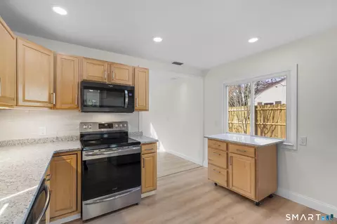 Kitchen - 70 Circle Dr, Wallingford, CT 06492 photo 5 of 5