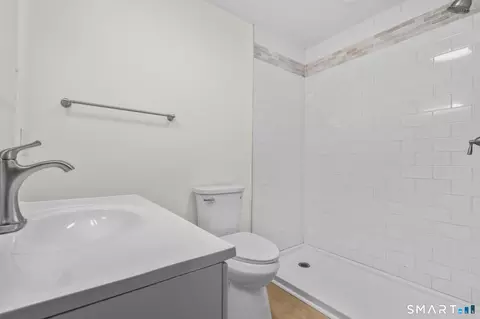 Bath - 70 Circle Dr, Wallingford, CT 06492 photo 2 of 2