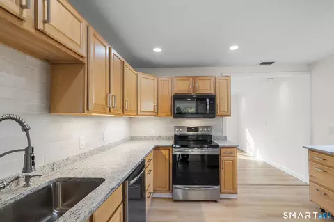 Kitchen - 70 Circle Dr, Wallingford, CT 06492 photo 4 of 5