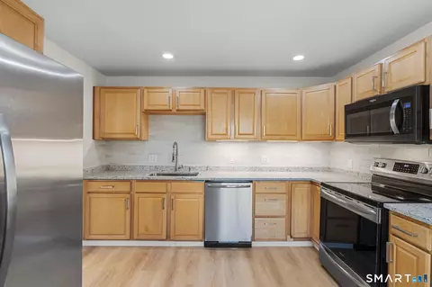 Kitchen - 70 Circle Dr, Wallingford, CT 06492 photo 3 of 5