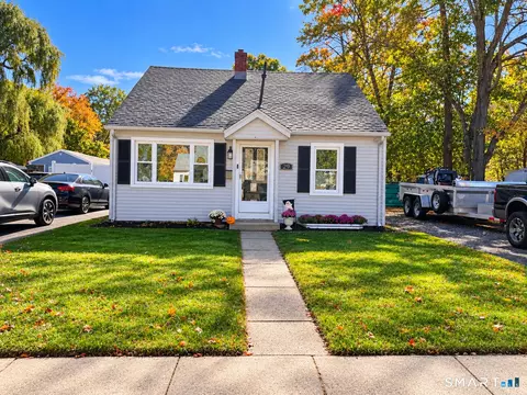29 Spaulding Cir, East Hartford, CT 06118