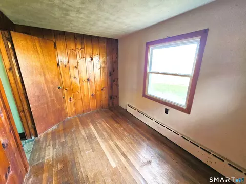 Bedroom - 1094 Pomfret Rd, Hampton, CT 06247 photo 3 of 7