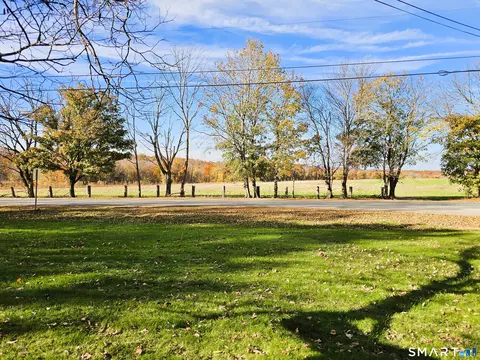 Exterior - 1094 Pomfret Rd, Hampton, CT 06247 photo 4 of 5