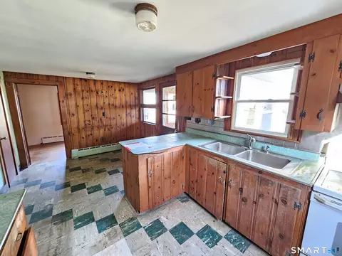 Kitchen - 1094 Pomfret Rd, Hampton, CT 06247 photo 3 of 4
