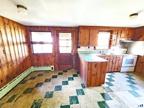 Kitchen - 1094 Pomfret Rd, Hampton, CT 06247 photo 2 of 4