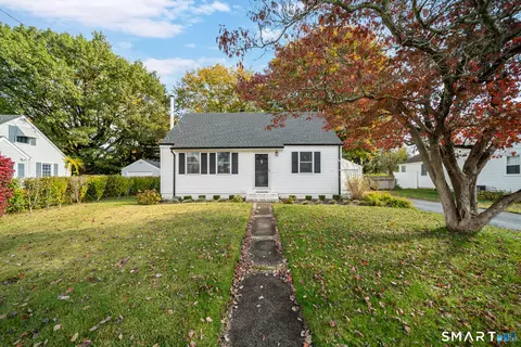 20 Brill Ave, Waterford, CT 06385