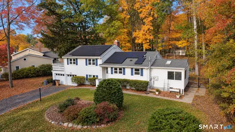 60 Robin Hood Rd, Stamford, CT 06907