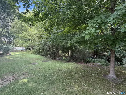 357 Park Dr, Bridgeport, CT 06608