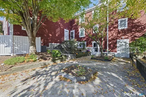 7 Dean St #2-201, Danbury, CT 06810