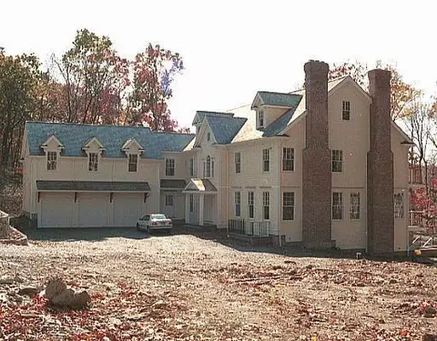 33 Laurel Lk E, Weston, CT 06883 photo 1