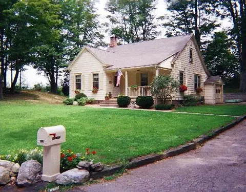 310 Broadway Rd, Trumbull, CT 06611 photo 1