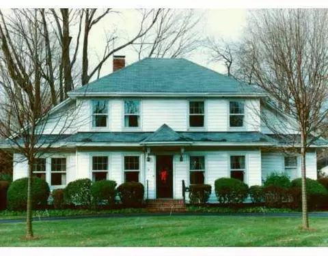 16 Beach Dr, Darien, CT 06820 photo 1