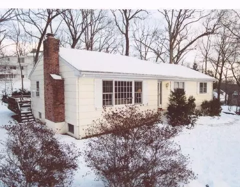 14 Harriett Ln E, Darien, CT 06820 photo 1