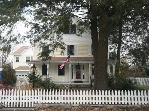 22 Edgewood Rd, Darien, CT 06820 photo 1
