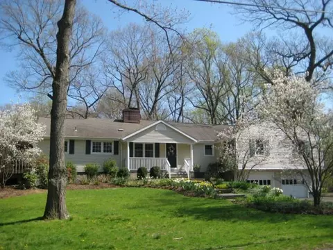 43 Arrowhead Way, Darien, CT 06820 photo 1