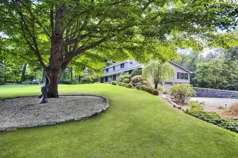 1776 Boston Post Rd, Darien, CT 06820 photo 1