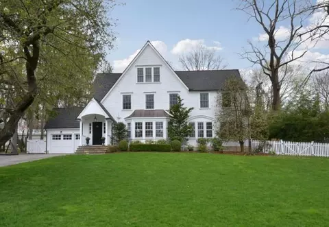 9 Beach Dr, Darien, CT 06820 photo 1