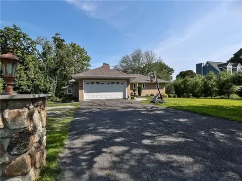 482 Edison Rd, Trumbull, CT 06611 photo 1