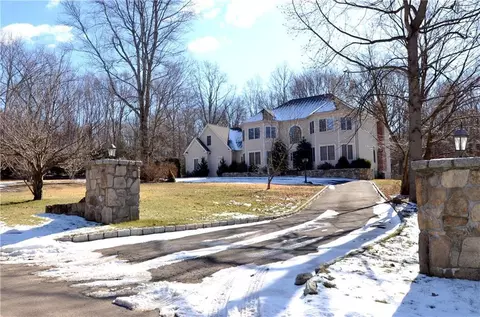 3 Erin Ln, Sandy Hook, CT 06482 photo 1