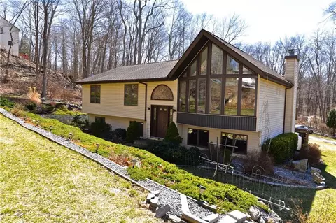 31 Silvermine Rd, Brookfield, CT 06804 photo 1