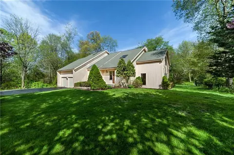 12 Red Barn Ln, Brookfield, CT 06804 photo 1