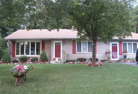 71 Mohawk Dr, Wallingford, CT 06492 photo 1