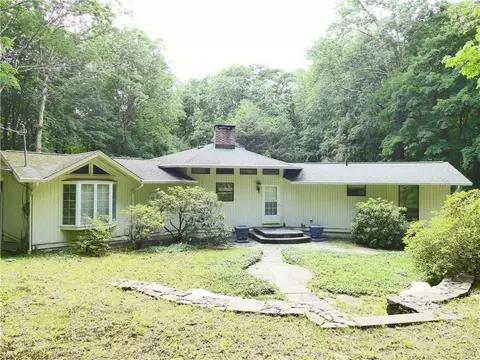 16 Beauiles Ln, Redding, CT 06896 photo 1