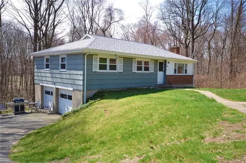 24 Sunnycrest Rd, Trumbull, CT 06611 photo 1