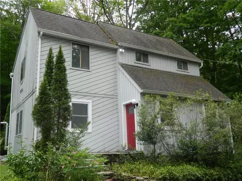 100 Lakeview Ter, Sandy Hook, CT 06482 photo 1