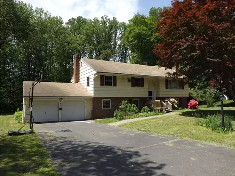 77 Rangely Dr, Trumbull, CT 06611 photo 1
