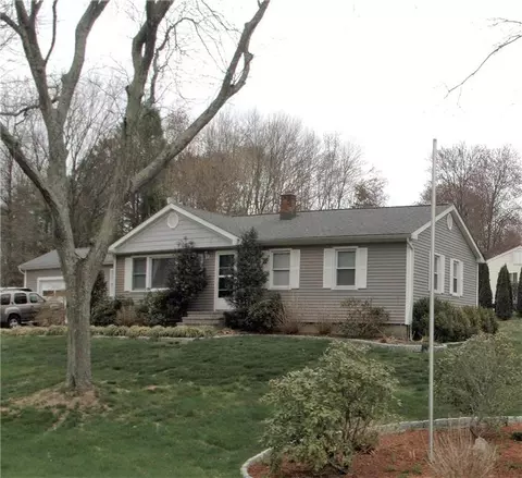 4 Sutton Pl, Trumbull, CT 06611 photo 1