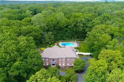 47 Cherry Gate Ln, Trumbull, CT 06611 photo 1