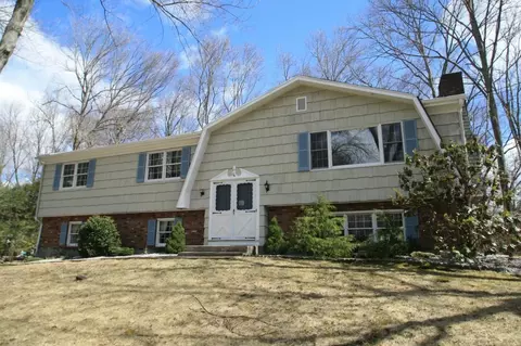24 Limerick Rd, Trumbull, CT 06611 photo 1