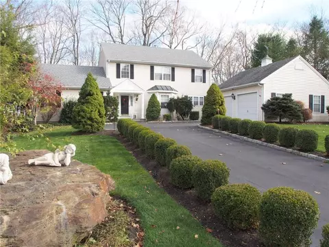 73 Old Colony Rd, Monroe, CT 06468 photo 1