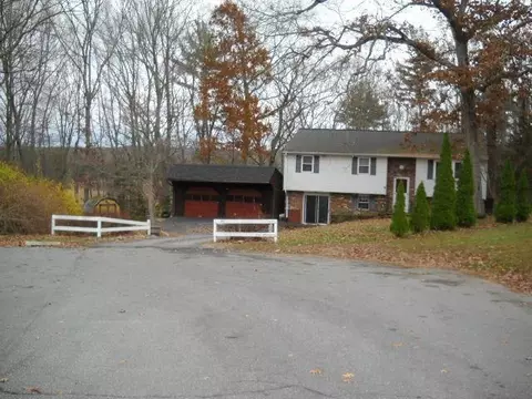 23 Plainview Dr, Plainfield, CT 06374 photo 1