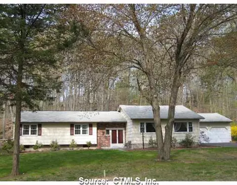 46 Stoneleigh, Trumbull, CT 06611 photo 1