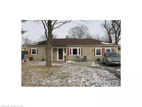 28 Laurel Rd, Windsor Locks, CT 06096 photo 1